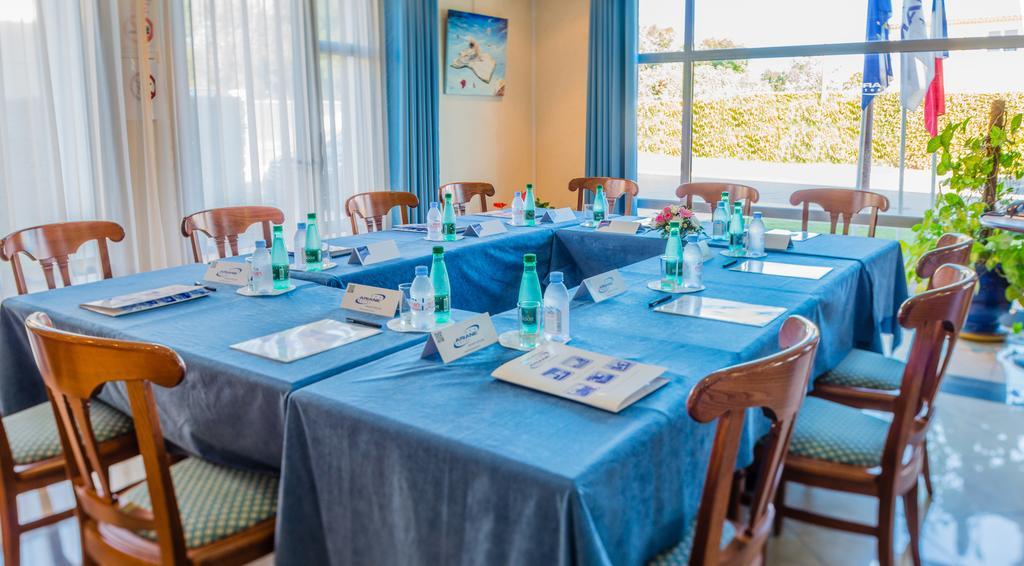 Hotel Ariane Istres Kültér fotó
