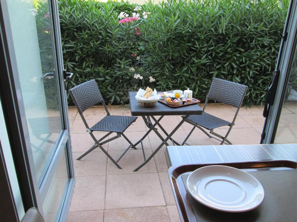 Hotel Ariane Istres Szoba fotó